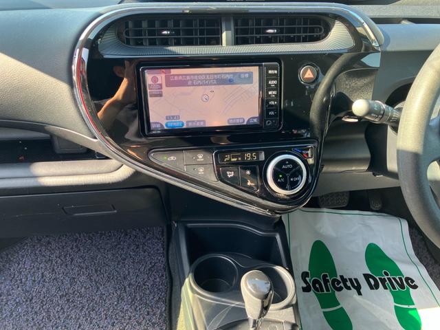 アクア Sスタイルブラック 衝突被害軽減ブレーキ バックカメラ ETC レーンキープアシスト ワンセグTV・ナビ Bluetooth接続 CD再生 プッシュスタート キーレス オートエアコン 電動格納ミラー Wエアバック ABS(25枚目)