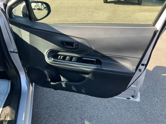 アクア Sスタイルブラック 衝突被害軽減ブレーキ バックカメラ ETC レーンキープアシスト ワンセグTV・ナビ Bluetooth接続 CD再生 プッシュスタート キーレス オートエアコン 電動格納ミラー Wエアバック ABS(35枚目)