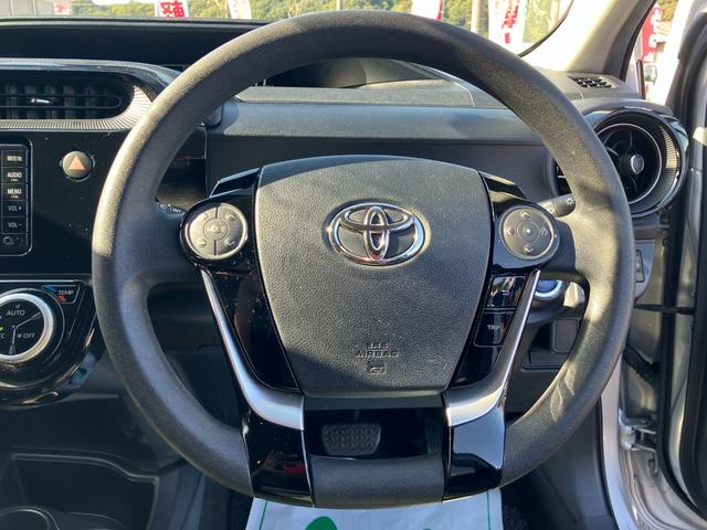 アクア Sスタイルブラック 衝突被害軽減ブレーキ バックカメラ ETC レーンキープアシスト ワンセグTV・ナビ Bluetooth接続 CD再生 プッシュスタート キーレス オートエアコン 電動格納ミラー Wエアバック ABS(40枚目)