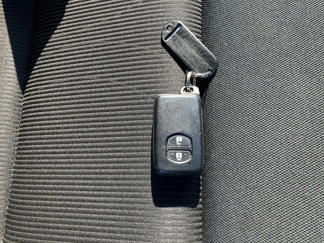 アクア Sスタイルブラック 衝突被害軽減ブレーキ バックカメラ ETC レーンキープアシスト ワンセグTV・ナビ Bluetooth接続 CD再生 プッシュスタート キーレス オートエアコン 電動格納ミラー Wエアバック ABS(43枚目)