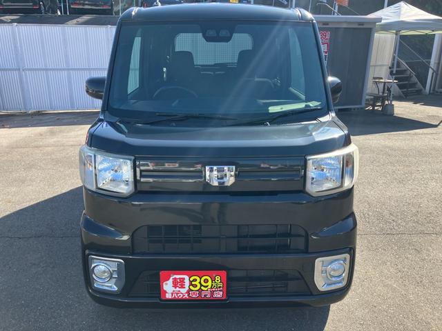 上質なボディーの輝きを復活させガラスの粒子を付着させる事でボディーを維持します。高い技術と確かな実績でお客様の愛車をミクロレベルで美しく仕上げます。