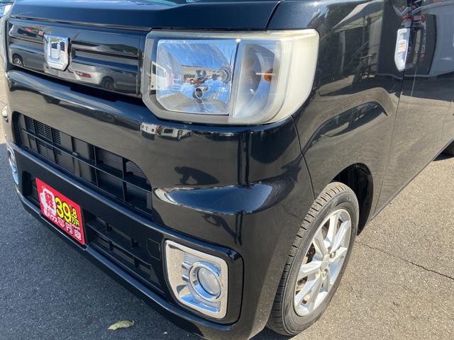 当店の在庫車はクリーニング業者による一台一台徹底して内装のクリーニングを行います。また、エンジンルーム、ホイール、外装なども可能な限りピッカピカに仕上げております。