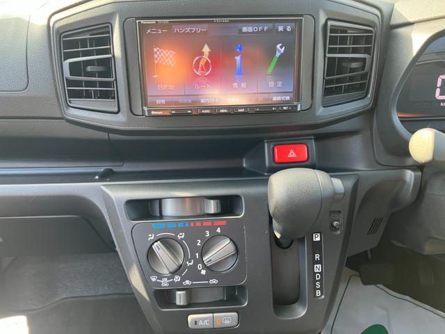 後部座席も当然、綺麗・清潔に仕上げております。内装の綺麗なお車は気持ちが良いですし、コンディションのいい車が多いです。前のユーザーが丁寧に使っていた証拠です。