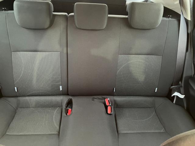 レーダークルーズコントロールを装備。高速道路での走行の際に、クルーズコントロールを使用すると、アクセルを踏まなくても前方の車の速度に合わせて進みますのでロングドライブで活躍できる装備です。