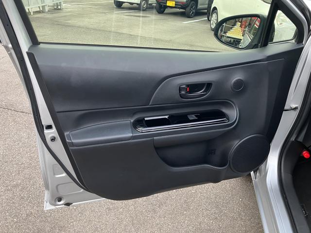 純正アルミホイールは精度が高く、走行安定性、デザイン性ともに優れたものになっています。