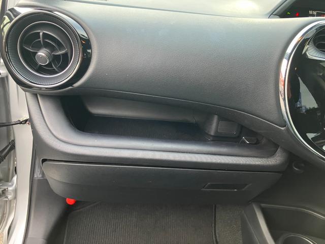 ヘッドライトでは光のあたりにくい足元をやさしく照らします。霧や雨の時には、特に重宝しますよ。