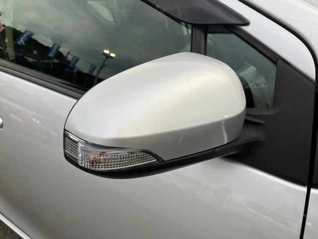 中古車の特権！フロアマット・バイザー付いてます！新車のときは別売り！当店はもちろん車輌本体価格に含まれておりますのでご安心を！