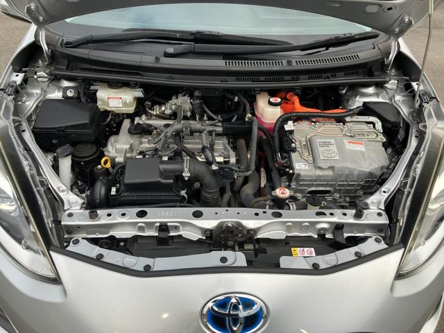 当店の在庫車はクリーニング業者による一台一台徹底して内装のクリーニングを行います。また、エンジンルーム、ホイール、外装なども可能な限りピッカピカに仕上げております。