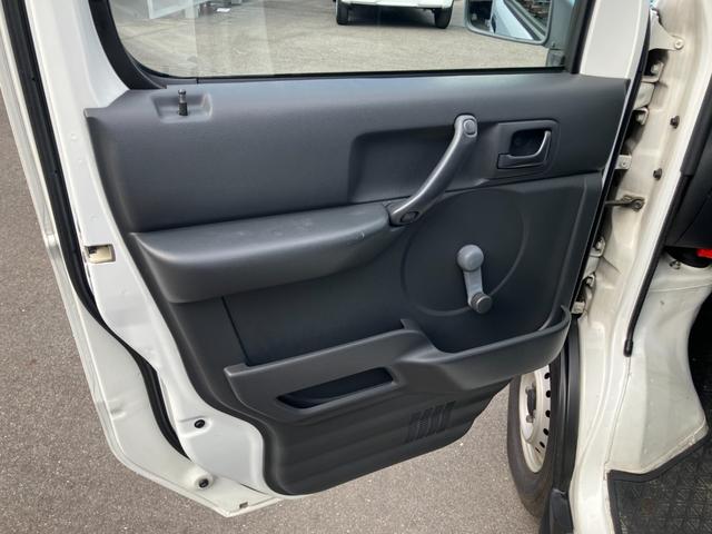 スクラムトラック 　オートマ車　エアコン　純正ラジオデッキ　パワーステアリング　ハロゲンランプ　トラック　　積載量３５０ｋｇ（14枚目）