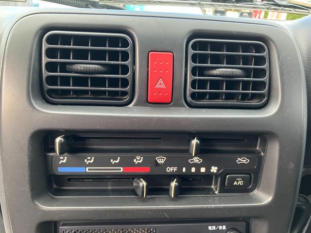 スクラムトラック 　オートマ車　エアコン　純正ラジオデッキ　パワーステアリング　ハロゲンランプ　トラック　　積載量３５０ｋｇ（18枚目）