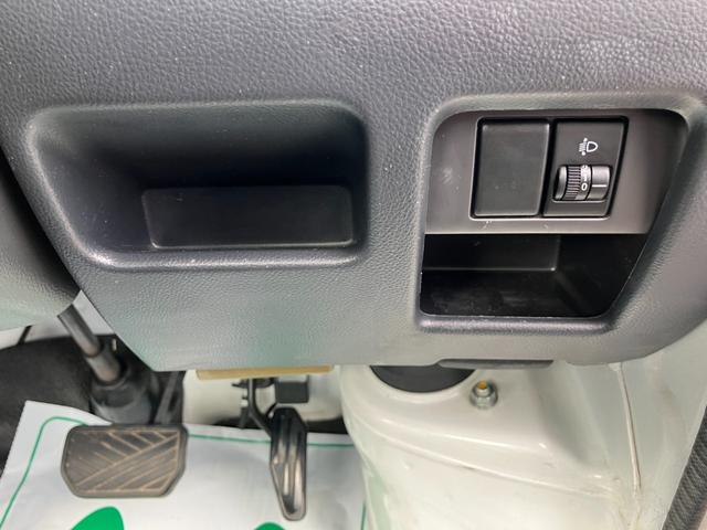 スクラムトラック 　オートマ車　エアコン　純正ラジオデッキ　パワーステアリング　ハロゲンランプ　トラック　　積載量３５０ｋｇ（24枚目）