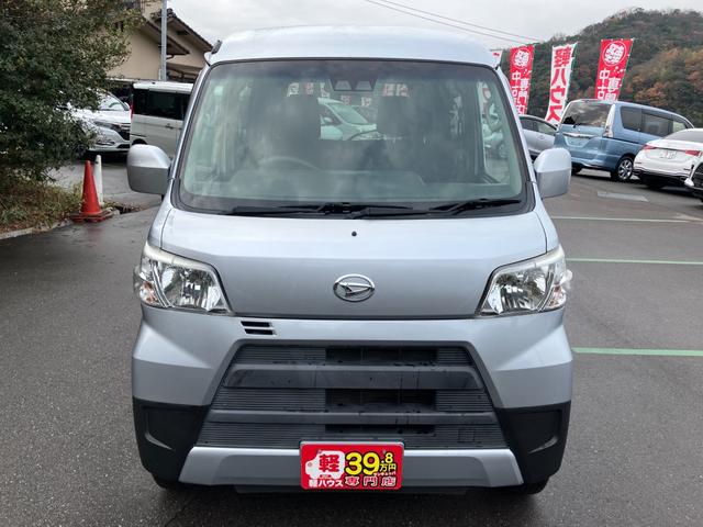 ハイゼットカーゴ クルーズＳＡＩＩＩ　衝突被害軽減ブレーキ　ＥＴＣ　両側スライドドア　オートライト　アイドリングストップ　キーレス　パワーステアリング　パワーウィンドウ　ＣＤデッキ　エアコン　横滑り防止装置（3枚目）