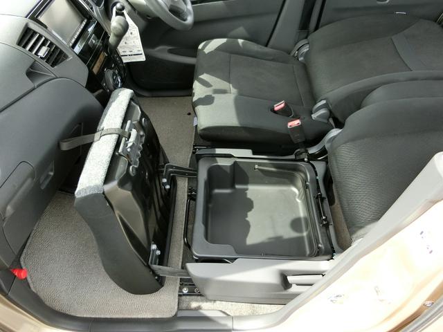 XS ワンオーナー 禁煙車 スマートキー プッシュスタート HIDオートライト フォグライト ベンチシート 片側電動ドア 純正ナビ ワンセグ ルームクリーニング済み(25枚目)