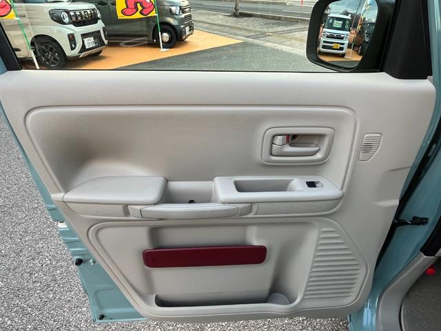 セーフティサポート　ルーフレール　両側電動ドア　オートライト／オートハイビーム　コーナーセンサー　シートヒーター　ＣＤ　ＵＳＢ　Ｂｌｕｅｔｏｏｔｈ　オートリトラミラー