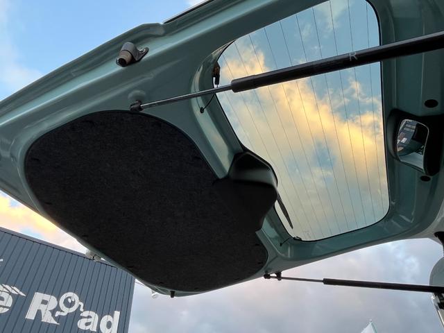 セーフティサポート　ルーフレール　両側電動ドア　オートライト／オートハイビーム　コーナーセンサー　シートヒーター　ＣＤ　ＵＳＢ　Ｂｌｕｅｔｏｏｔｈ　オートリトラミラー