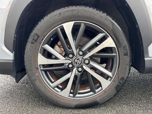 カローラクロス ハイブリッド　Ｚ　コーナーセンサー　ルーフレール　パワーシート　シートヒーター　パワーバックドア　純正ディスプレイオーディオ　ＵＳＢ　Ｂｌｕｅｔｏｏｔｈ　ｃａｒｐｌａｙ　アラウンドビューモニター（14枚目）