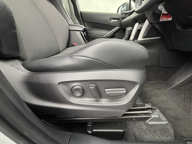 カローラクロス ハイブリッド　Ｚ　コーナーセンサー　ルーフレール　パワーシート　シートヒーター　パワーバックドア　純正ディスプレイオーディオ　ＵＳＢ　Ｂｌｕｅｔｏｏｔｈ　ｃａｒｐｌａｙ　アラウンドビューモニター（18枚目）