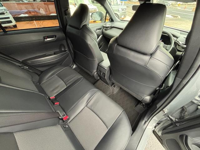 カローラクロス ハイブリッド　Ｚ　コーナーセンサー　ルーフレール　パワーシート　シートヒーター　パワーバックドア　純正ディスプレイオーディオ　ＵＳＢ　Ｂｌｕｅｔｏｏｔｈ　ｃａｒｐｌａｙ　アラウンドビューモニター（23枚目）