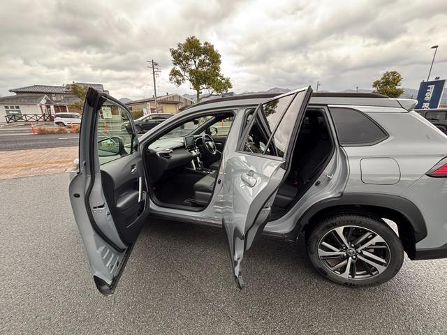 カローラクロス ハイブリッド　Ｚ　コーナーセンサー　ルーフレール　パワーシート　シートヒーター　パワーバックドア　純正ディスプレイオーディオ　ＵＳＢ　Ｂｌｕｅｔｏｏｔｈ　ｃａｒｐｌａｙ　アラウンドビューモニター（27枚目）