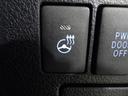 寒い日の運転でも、快適なハンドル操作をサポートするステアリングヒーター付き。