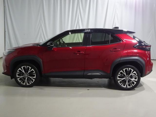 ヤリスクロス ハイブリッドＺ　ディスプレイオーディオ　ミュージックプレイヤー接続可　バックカメラ　衝突被害軽減システム　クルーズコントロール　ＥＴＣ　ドラレコ　スマートキー　シートヒーター　ＬＥＤヘッドランプ　純正アルミ（3枚目）