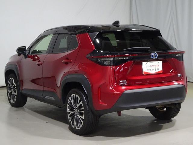 ヤリスクロス ハイブリッドＺ　ディスプレイオーディオ　ミュージックプレイヤー接続可　バックカメラ　衝突被害軽減システム　クルーズコントロール　ＥＴＣ　ドラレコ　スマートキー　シートヒーター　ＬＥＤヘッドランプ　純正アルミ（4枚目）