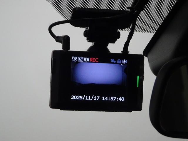 ヤリスクロス ハイブリッドＺ　ディスプレイオーディオ　ミュージックプレイヤー接続可　バックカメラ　衝突被害軽減システム　クルーズコントロール　ＥＴＣ　ドラレコ　スマートキー　シートヒーター　ＬＥＤヘッドランプ　純正アルミ（8枚目）