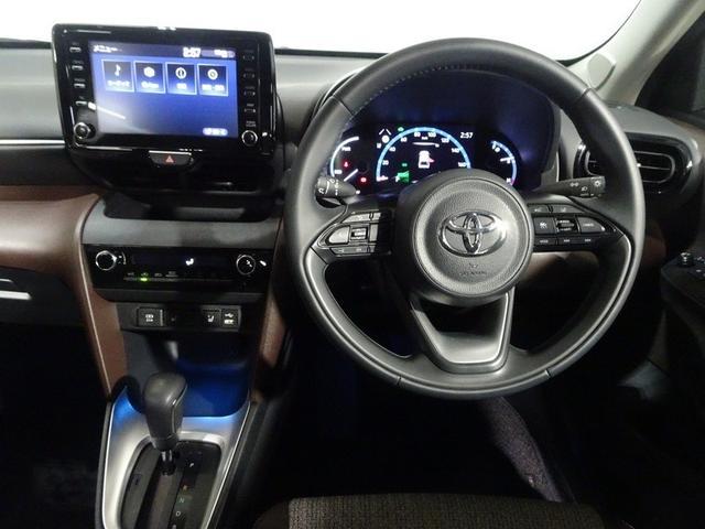 ヤリスクロス ハイブリッドＺ　ディスプレイオーディオ　ミュージックプレイヤー接続可　バックカメラ　衝突被害軽減システム　クルーズコントロール　ＥＴＣ　ドラレコ　スマートキー　シートヒーター　ＬＥＤヘッドランプ　純正アルミ（9枚目）