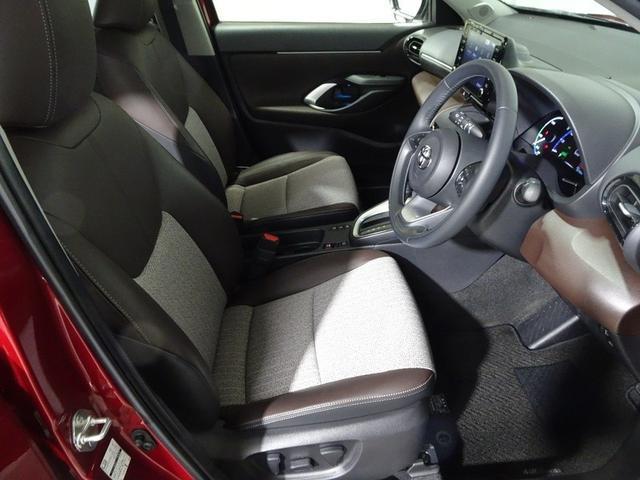 ヤリスクロス ハイブリッドＺ　ディスプレイオーディオ　ミュージックプレイヤー接続可　バックカメラ　衝突被害軽減システム　クルーズコントロール　ＥＴＣ　ドラレコ　スマートキー　シートヒーター　ＬＥＤヘッドランプ　純正アルミ（14枚目）