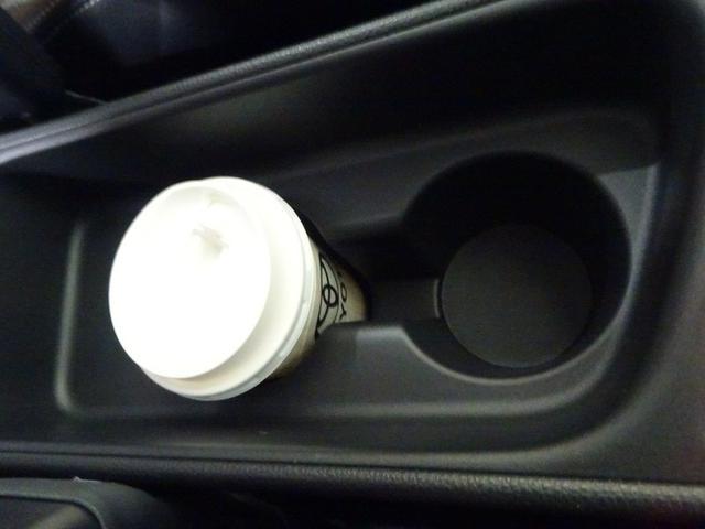 ヤリスクロス ハイブリッドＺ　ディスプレイオーディオ　ミュージックプレイヤー接続可　バックカメラ　衝突被害軽減システム　クルーズコントロール　ＥＴＣ　ドラレコ　スマートキー　シートヒーター　ＬＥＤヘッドランプ　純正アルミ（42枚目）