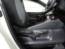 運転席シートは上下アジャスター付きで、最適のドライビングポジションに合わせやすくなっています。