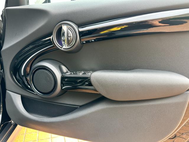 MINI クーパーS BBSRI-A18インチ KW車高調 レムスマフラー ユニオンジャックテールランプ サイドウィンカー シートカバー セルスターレーダー ドラレコ ツートンルーフミラー 車検2年付(52枚目)