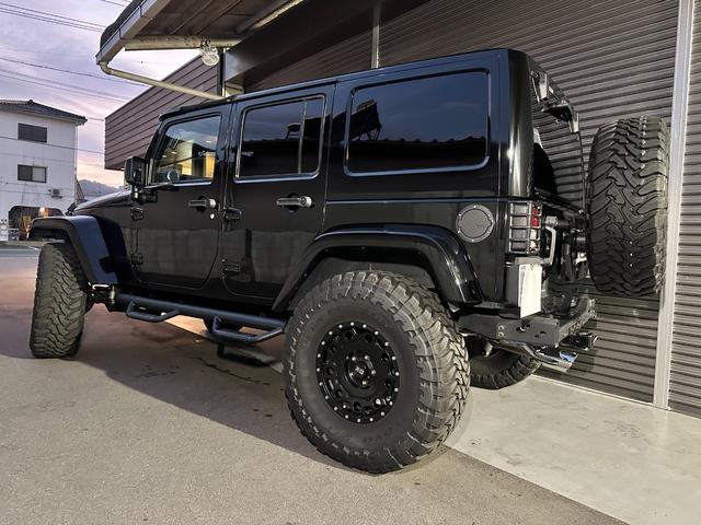 ジープ・ラングラーアンリミテッド アルティテュード　３７インチＯＰＥＮ　ＣＯＵＮＴＲＹ　ｋｍｃ　ＫＭ５２９ＨＯＬＬＳＨＯＴ　ＲＯＵＧＨ　ＣＯＵＮＴＲＹサスペンション　ステダン　ラテラル　　インテーク　ＸＲＣカンガルーバンパー　マフラー　ヒッチ　クランプ（3枚目）