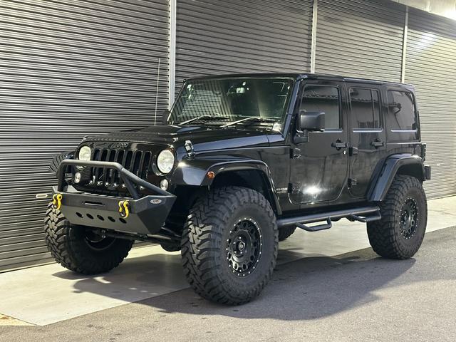 ジープ・ラングラーアンリミテッド アルティテュード　３７インチＯＰＥＮ　ＣＯＵＮＴＲＹ　ｋｍｃ　ＫＭ５２９ＨＯＬＬＳＨＯＴ　ＲＯＵＧＨ　ＣＯＵＮＴＲＹサスペンション　ステダン　ラテラル　　インテーク　ＸＲＣカンガルーバンパー　マフラー　ヒッチ　クランプ（4枚目）