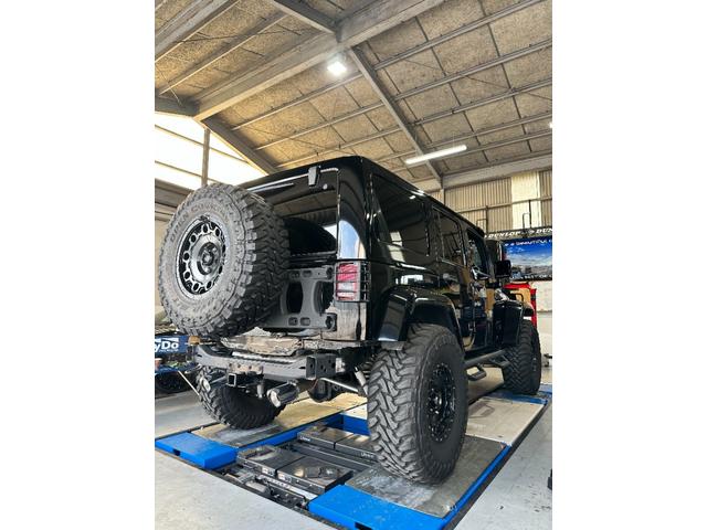 ジープ・ラングラーアンリミテッド アルティテュード　３７インチＯＰＥＮ　ＣＯＵＮＴＲＹ　ｋｍｃ　ＫＭ５２９ＨＯＬＬＳＨＯＴ　ＲＯＵＧＨ　ＣＯＵＮＴＲＹサスペンション　ステダン　ラテラル　　インテーク　ＸＲＣカンガルーバンパー　マフラー　ヒッチ　クランプ（15枚目）