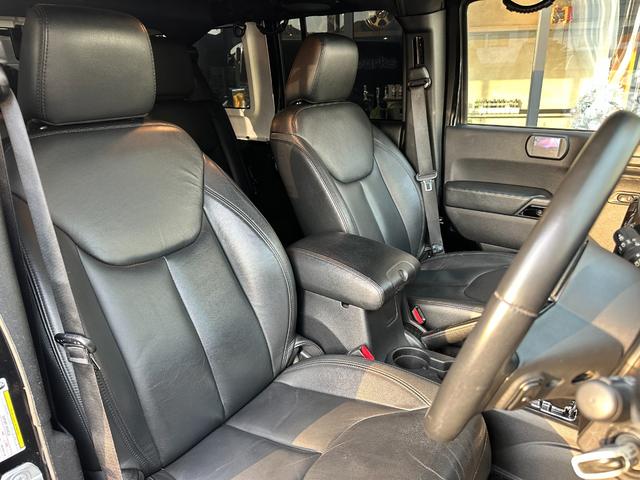 ジープ・ラングラーアンリミテッド アルティテュード　３７インチＯＰＥＮ　ＣＯＵＮＴＲＹ　ｋｍｃ　ＫＭ５２９ＨＯＬＬＳＨＯＴ　ＲＯＵＧＨ　ＣＯＵＮＴＲＹサスペンション　ステダン　ラテラル　　インテーク　ＸＲＣカンガルーバンパー　マフラー　ヒッチ　クランプ（18枚目）