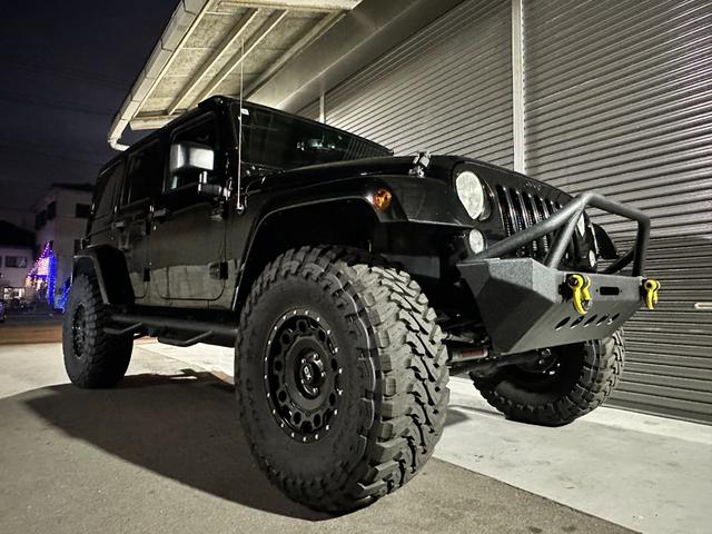 ジープ・ラングラーアンリミテッド アルティテュード　３７インチＯＰＥＮ　ＣＯＵＮＴＲＹ　ｋｍｃ　ＫＭ５２９ＨＯＬＬＳＨＯＴ　ＲＯＵＧＨ　ＣＯＵＮＴＲＹサスペンション　ステダン　ラテラル　　インテーク　ＸＲＣカンガルーバンパー　マフラー　ヒッチ　クランプ（24枚目）