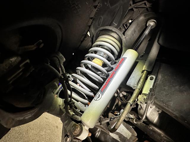 ジープ・ラングラーアンリミテッド アルティテュード　３７インチＯＰＥＮ　ＣＯＵＮＴＲＹ　ｋｍｃ　ＫＭ５２９ＨＯＬＬＳＨＯＴ　ＲＯＵＧＨ　ＣＯＵＮＴＲＹサスペンション　ステダン　ラテラル　　インテーク　ＸＲＣカンガルーバンパー　マフラー　ヒッチ　クランプ（30枚目）