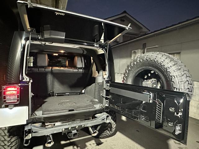 ジープ・ラングラーアンリミテッド アルティテュード　３７インチＯＰＥＮ　ＣＯＵＮＴＲＹ　ｋｍｃ　ＫＭ５２９ＨＯＬＬＳＨＯＴ　ＲＯＵＧＨ　ＣＯＵＮＴＲＹサスペンション　ステダン　ラテラル　　インテーク　ＸＲＣカンガルーバンパー　マフラー　ヒッチ　クランプ（42枚目）