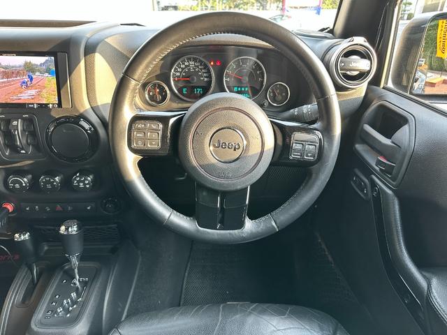 ジープ・ラングラーアンリミテッド アルティテュード　３７インチＯＰＥＮ　ＣＯＵＮＴＲＹ　ｋｍｃ　ＫＭ５２９ＨＯＬＬＳＨＯＴ　ＲＯＵＧＨ　ＣＯＵＮＴＲＹサスペンション　ステダン　ラテラル　　インテーク　ＸＲＣカンガルーバンパー　マフラー　ヒッチ　クランプ（49枚目）