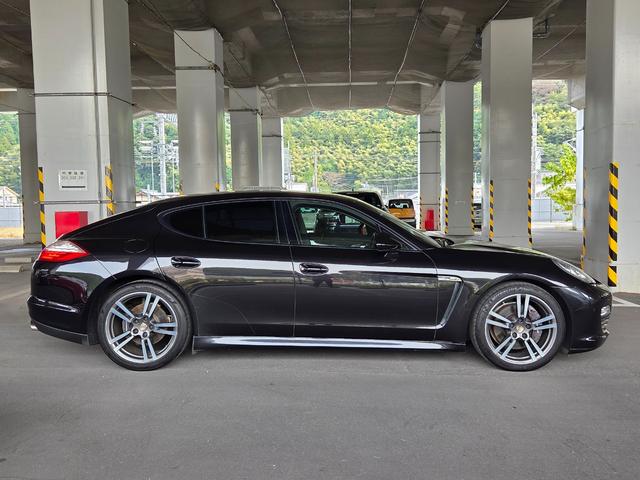 パナメーラ 4 4WD サンルーフ 黒革シート HDDナビ TV BLUETOOTH バックカメラ(4枚目)