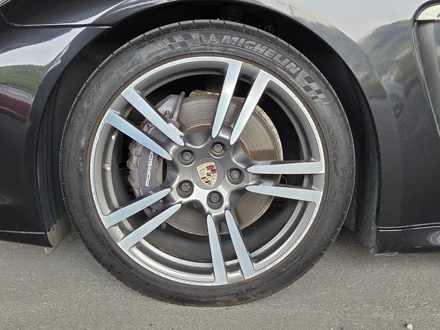 パナメーラ 4 4WD サンルーフ 黒革シート HDDナビ TV BLUETOOTH バックカメラ(9枚目)