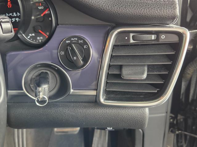 パナメーラ 4 4WD サンルーフ 黒革シート HDDナビ TV BLUETOOTH バックカメラ(29枚目)