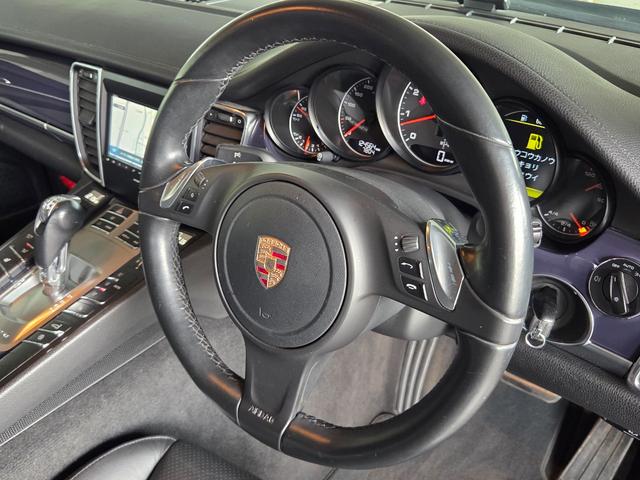 パナメーラ 4 4WD サンルーフ 黒革シート HDDナビ TV BLUETOOTH バックカメラ(30枚目)