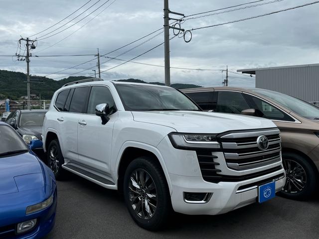 TOYOTA LAND CRUISER ZX | 2023 | PEARL WHITE | 6000 km TOYOTA LAND CRUISER ZX | 2023 | PEARL WHITE | 6000 km