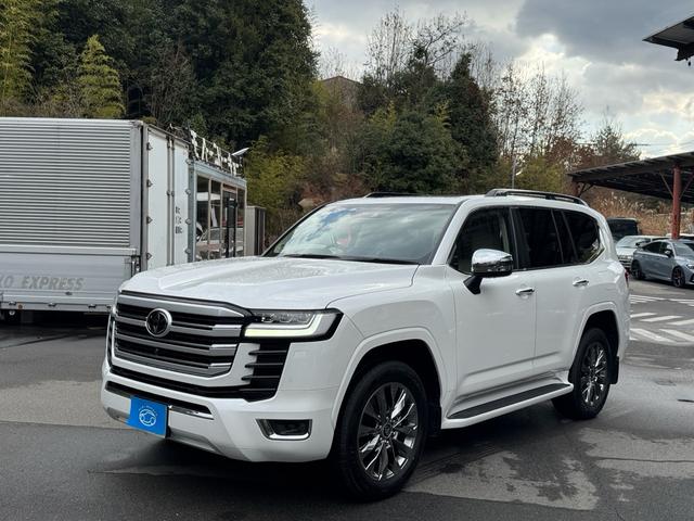 TOYOTA LAND CRUISER ZX | 2023 | PEARL WHITE | 6000 km TOYOTA LAND CRUISER ZX | 2023 | PEARL WHITE | 6000 km