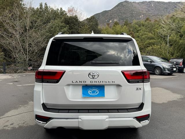 TOYOTA LAND CRUISER ZX | 2023 | PEARL WHITE | 6000 km