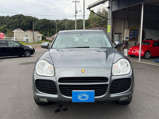 カイエン ターボ　グレーレザー　スモークレス　カイエンターボ　エアーサスペンション（2枚目）
