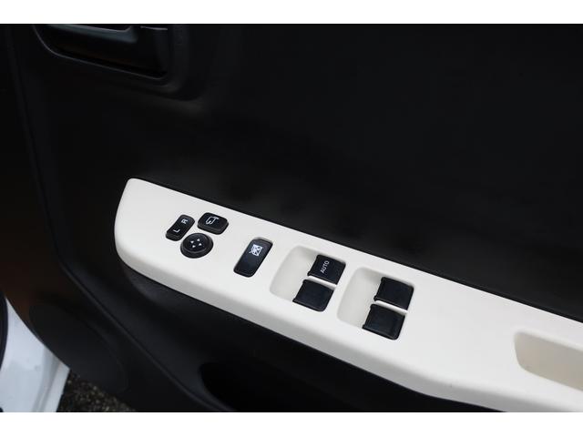 S レーダーブレーキサポート装着車 スマートキー アイドリングストップ 電動格納ミラー シートヒーター AT 盗難防止システム ABS ESC CD ミュージックプレイヤー接続可 衝突安全ボディ エアコン(6枚目)