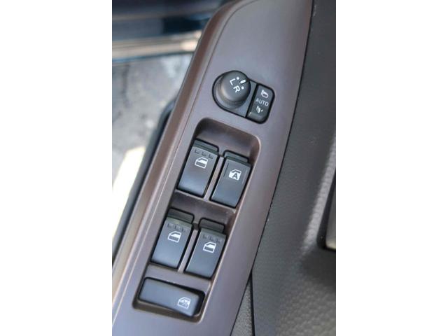 タンク Ｘ　Ｓ　４ＷＤ　ワンオーナー　ＴＶ　両側スライド・片側電動　クリアランスソナー　衝突被害軽減システム　オートマチックハイビーム　オートライト　スマートキー　アイドリングストップ　電動格納ミラー　ウォークスルー（10枚目）